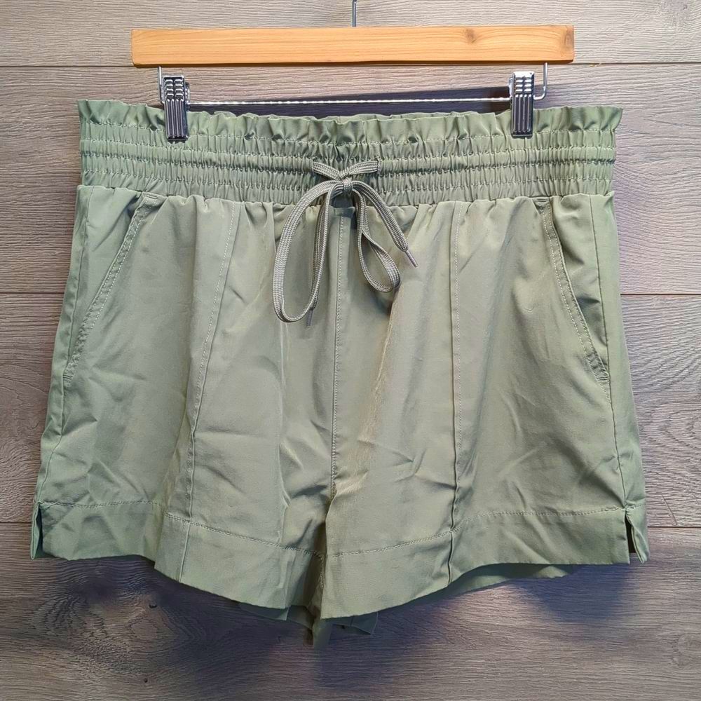 No Boundaries Sage Green High Waist Athletic Shorts Women's XL (15-17) Casual